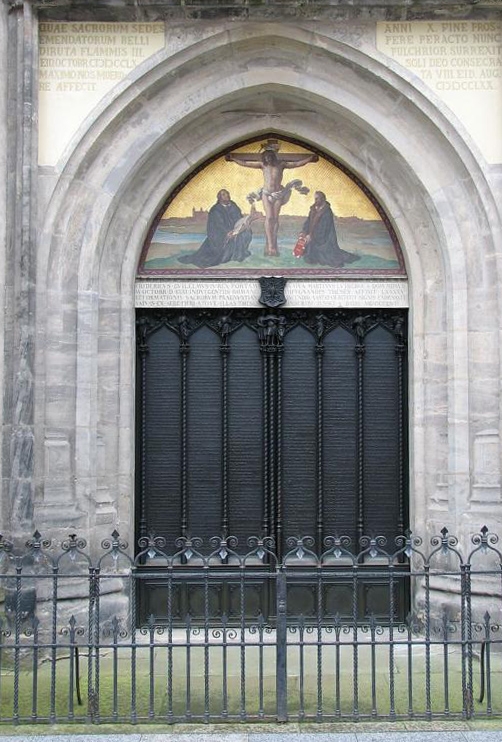 루터가 95개 조항을 내 걸었던 비텐베르크 성벽교회 출입문
