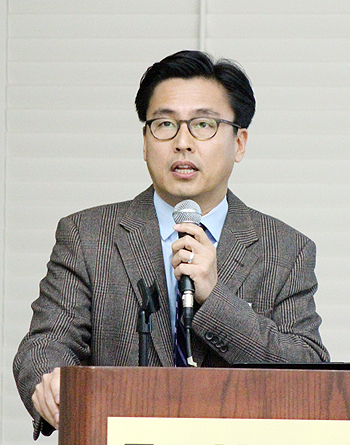 NTS가 주최하고 PCUSA 산하 노회들이 후원한 “남가주 한인 목회의 미래를 조명해 보는 한인 목회자 모임”에서 이승현 총장(ITS)가 주제강연을 전하고 있다.