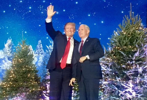 도널드 트럼프 대통령 당선자(왼쪽)와 함께 한 마이크 펜스 인디애나 주지사. ⓒ마이크 펜스 페이스북