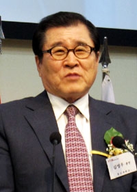 논란의 중심에 서 있는 김영우 총신대 총장.