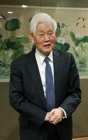 1월 31일 열린 기자간담회에서 송정명 목사가 출판 소감을 전하고 있다. 