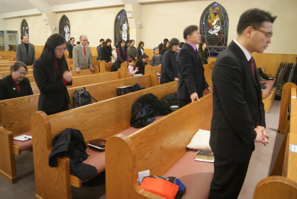 RCA 뉴욕한인교협이 주최하는 청지기 세미나 및 헌신예배가 지난 1월22일 신광교회에서 개최됐다. 목회자들이 기도하고 있다.