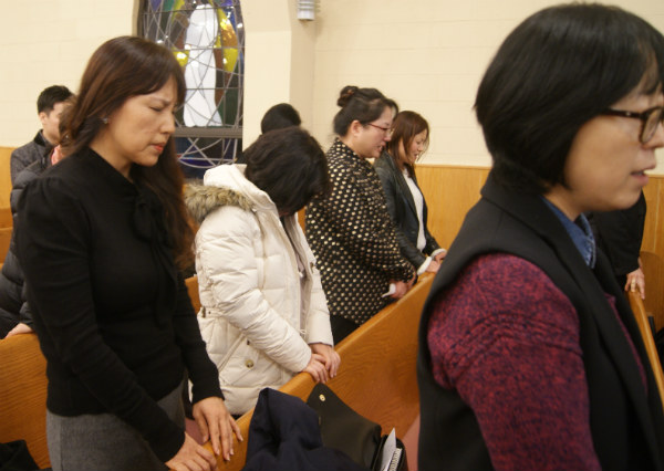 RCA 뉴욕한인교협이 주최하는 청지기 세미나 및 헌신예배가 지난 1월22일 신광교회에서 개최됐다. 참석한 평신도들이 기도하고 있다.