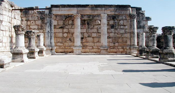 가버나움에 남아있는 고대 회당의 흔적