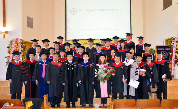 국제개혁대학교·신학대학원의 제38회 졸업식이 거행됐다. 