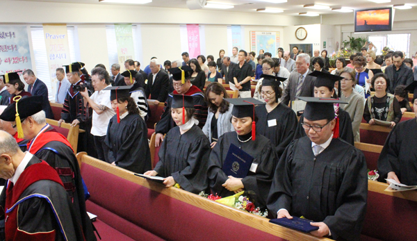 미주대한신학대가 제22회 졸업식을 거행했다.