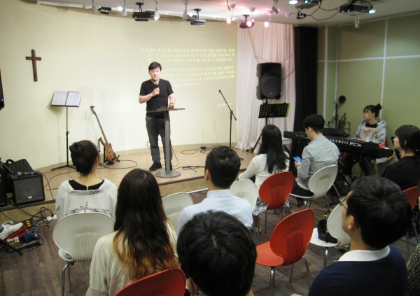 지난달 21일 어메이징 그레이스 교회에서 설교를 전하고 있는 문단열 대표. ⓒ이지희 기자
