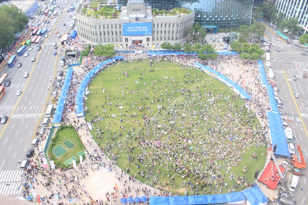 ▲지난 2015년 서울광장에서 열렸던 퀴어문화축제 모습