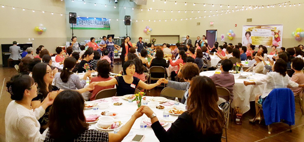 사모블레싱 나잇이 OC교협 주관으로 약 150명 사모들이 참석한 가운데 열렸다.