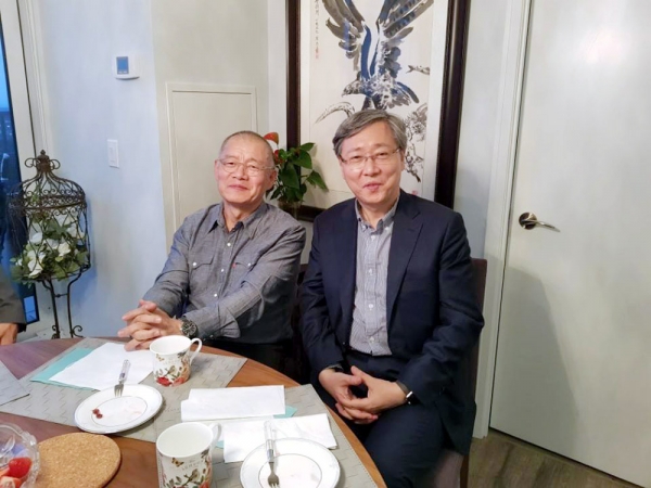 
▲북한에서 풀려난 임현수 목사와 만난 유기성 목사. ⓒ페이스북 캡처
