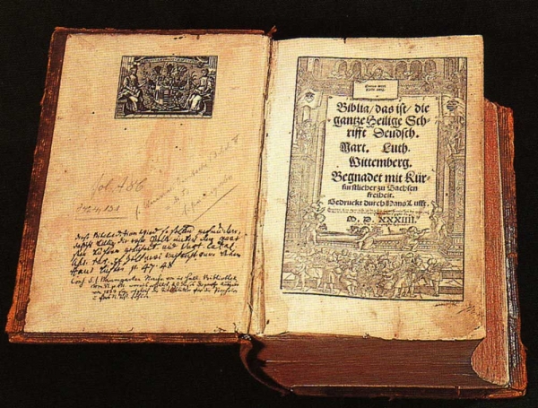 루터가 독일어로 번역한 신구약 성경전서. 1534년 초판본.