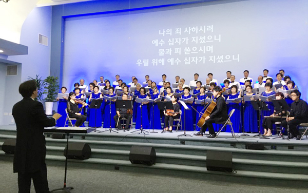 목사장로부부찬양단 제10회 정기연주회가 세계아가페선교교회에서 열렸다.