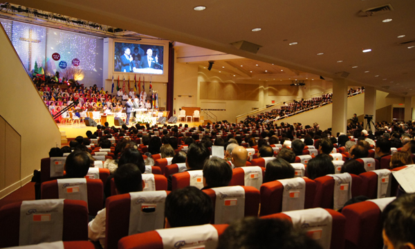 프라미스교회 김남수 목사 원로추대 및 허연행 목사 담임취임식이 프라미스교회 대성전에서 진행되고 있다.