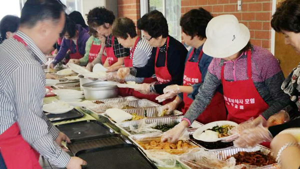 방주교회의 3월 사랑의 점심식사 모습