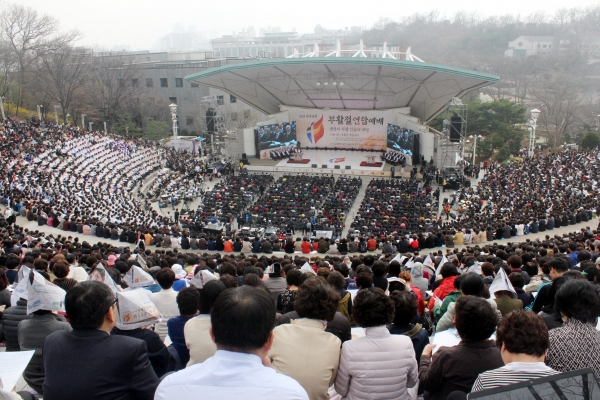연세대 노천극장에서 한국교회 부활절 연합예배가 거행됐다.