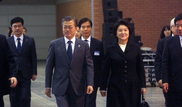 지난 3월 8일 대한민국 국가조찬기도회에 참석했던 문재인 대통령과 영부인인 김정숙 여사.