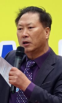 WCC반대운동연대 조직위원장 송춘길 목사가 성회 취지를 발표하고 있다. ⓒWCC반대운동연대