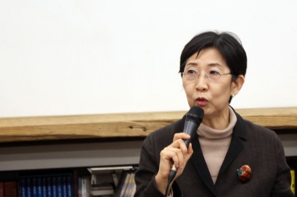 양현혜 교수의 홍성강좌 강의 모습. 