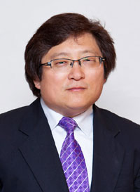 그레이스미션대학교의 행정처장인 제임스 구 교수