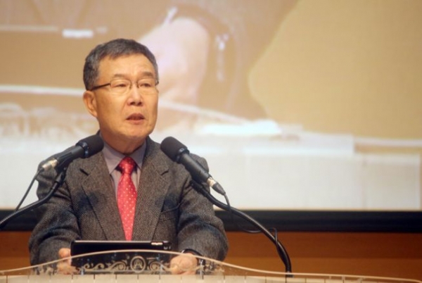 세습 반대 기도회에서 설교하는 김동호 목사. 