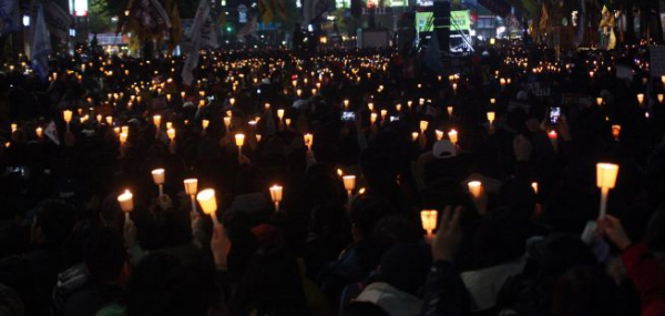한국 광장민주주의의 조류를 대변하는 촛불집회. 