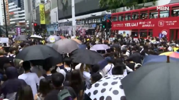 시위에 나선 홍콩 시민들의 모습.