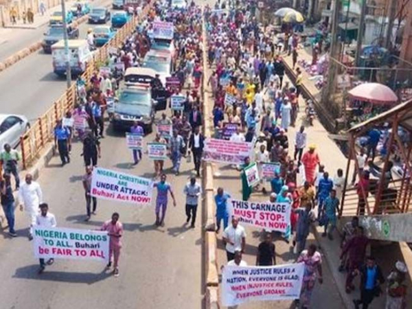 지난 2월, 나이지리아 기독교인들 수백만명이 이슬람 극단주의자들의 박해에 대항하는 시위를 벌였다.
