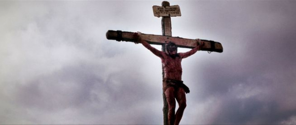 영화 속 예수가 십자가에 달린 장면 ⓒ영화사
