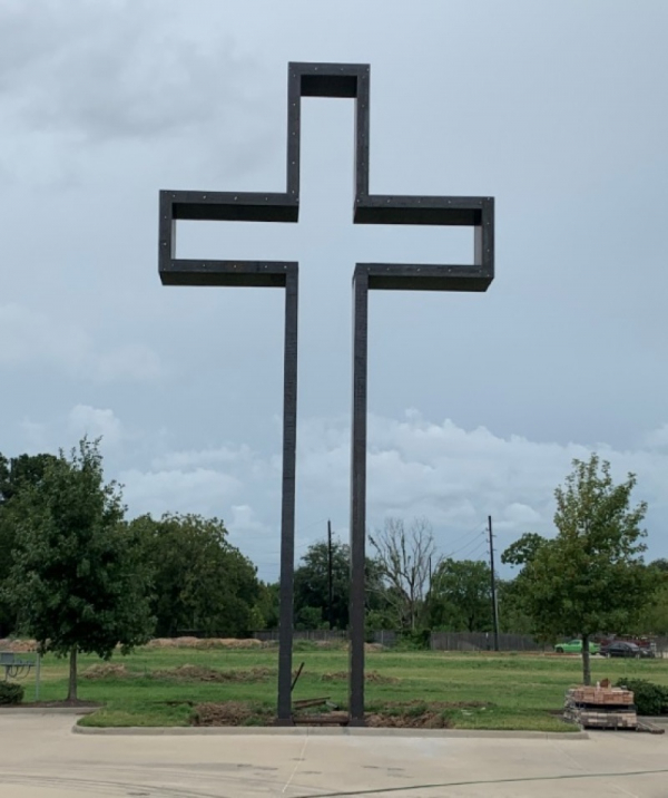 기도공원에 세워진 45피트 크기의 십자가