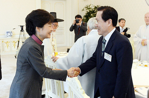 박근혜 대통령과 홍재철 대표회장