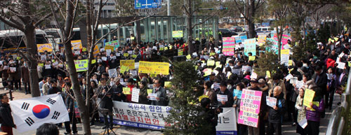 '차별금지법’ 반대 기자회견 및 국민대회가 20일 국회의사당 앞에서 열리고 있다