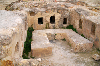 아리마대 요셉의 무덤과 동일한 무덤 구조인 코힘 