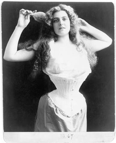 1899년 코르셋 여성