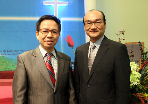 시애틀 비전교회 권혁부 목사(좌)와 필리핀 김종현 선교사(우)