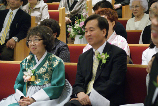 신랑 김은열 목사 부모님의 모습.
