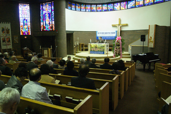 뉴욕원로목사회 김용해 회장 취임예배가 8일 뉴욕제일감리교회(담임 지인식 목사)에서 개최됐다.