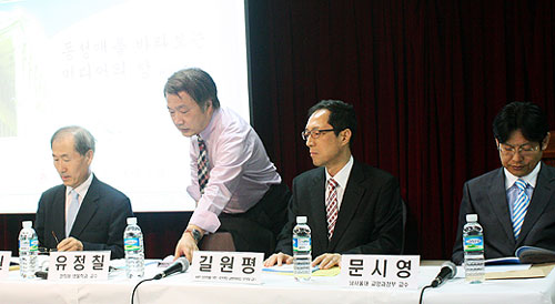 이날 세미나 발표자들. (왼쪽부터 순서대로) 이상원·유정칠·길원평·문시영 교수. ⓒ이동윤 기자