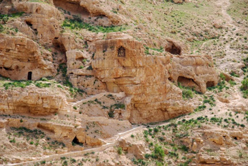 마르 사바 수도원에서 기드론 골짜기 건너편에 위치한 사바스가 처음 수도 생활했던 굴