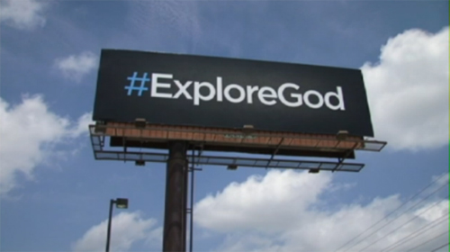 텍사스 오스틴에 위치한 빌보드의 모습. ‘#ExploreGod’이라고 적혀 있다.