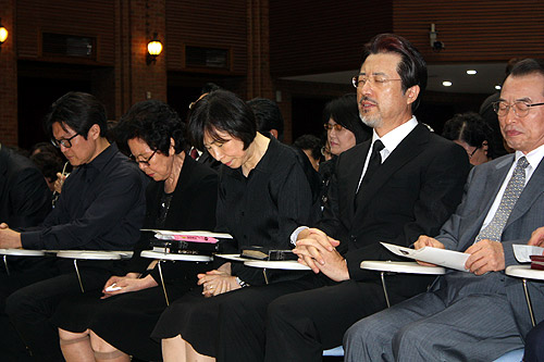 오정현 목사(오른쪽에서 두번째)가 최근 故 옥한흠 목사 소천 3주기 추모예배에 참석했던 모습.