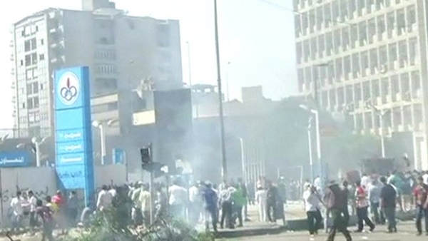 이집트 수도 카이로의 람세스 광장에 모인 시위대들의 모습