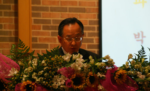 박홍근 목사.