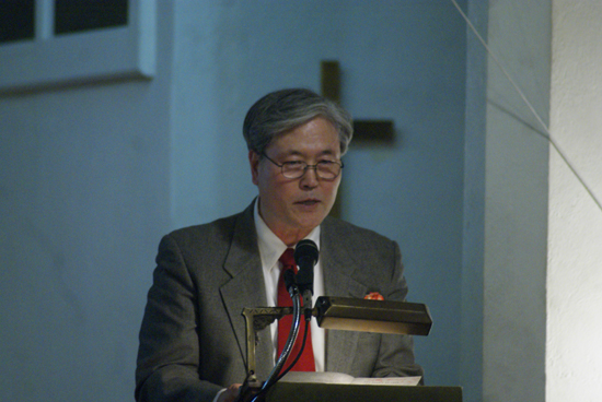 김주환 목사가 이취임식 사회를 진행하고 있다.
