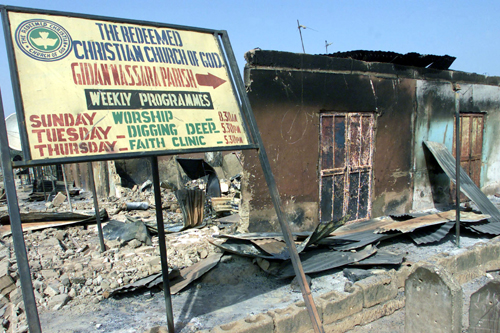이슬람 무장단체들에 의해 불타버린 나이지리아 교회.