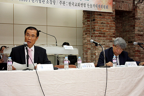 이날 토론회에서 발제한 서정배 목사(왼쪽)와 김정일 장로. ⓒ김진영 기자