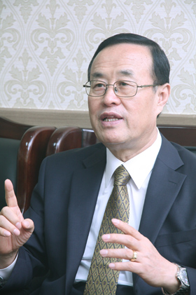 GMS 신임 이사장에 선출된 김재호 목사(동산교회)는 “그동안 분열과 반목으로 고인 물을 깨끗이 흘려보내고 싶다”고 말했다. ⓒ송경호 기자