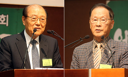 ▲손인웅(왼쪽)·신경하 목사가 발표하고 있다. ⓒ김진영 기자