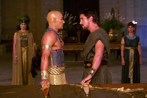 ▲대립하는 람세스(왼쪽)와 모세스. ⓒ영화사 제공