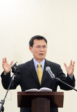 퓨리탄개혁신앙연구회(PARSC)의 총재 이완재 목사