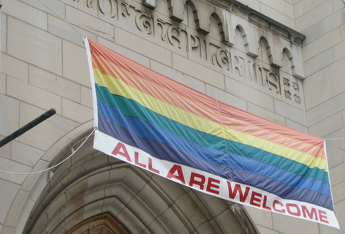 PCUSA 소속 교회 중 워싱턴DC에 위치한 필그림교회가 “동성애자들을 환영한다”는 배너를 걸고 있다. ⓒ필그림교회